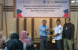 Program Penguatan Kompetensi Internet of Things (IoT) dan Algoritma Pemrograman Bagi Guru dan Siswa SMK di Provinsi Riau untuk Memenuhi Kebutuhan Industri